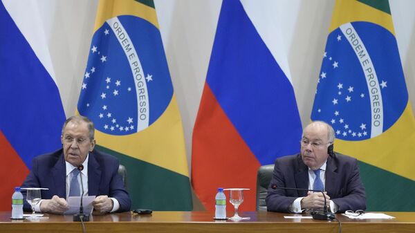 Russia's Foreign Minister Sergei Lavrov, left, and Brazilian Foreign Minister Mauro Vieira give a joint statement at Itamaraty Palace in Brasilia, Brazil, Monday, April 17, 2023. - Sputnik International