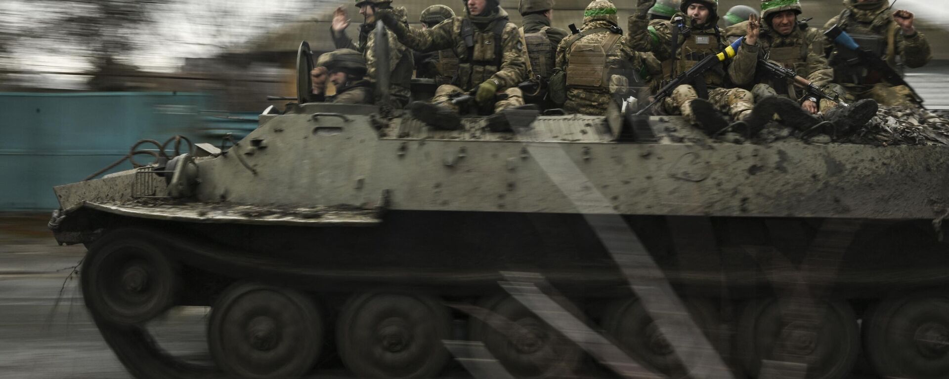 Ukrainian servicemen move towards the front line near the town of Artermovsk, on March 8, 2023 - Sputnik International, 1920, 22.04.2023