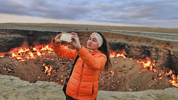 Burning crater Gates of Hell, Karakum desert, Turkmenistan. - Sputnik International