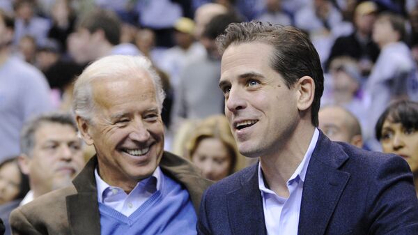oe Biden, left, and his son Hunter Biden - Sputnik International