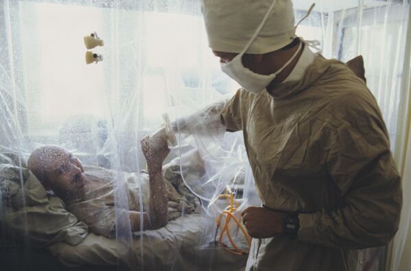 Chernobyl accident victim being treated at the 6th City Clinical Hospital of the USSR&#x27;s Ministry of Health. - Sputnik International