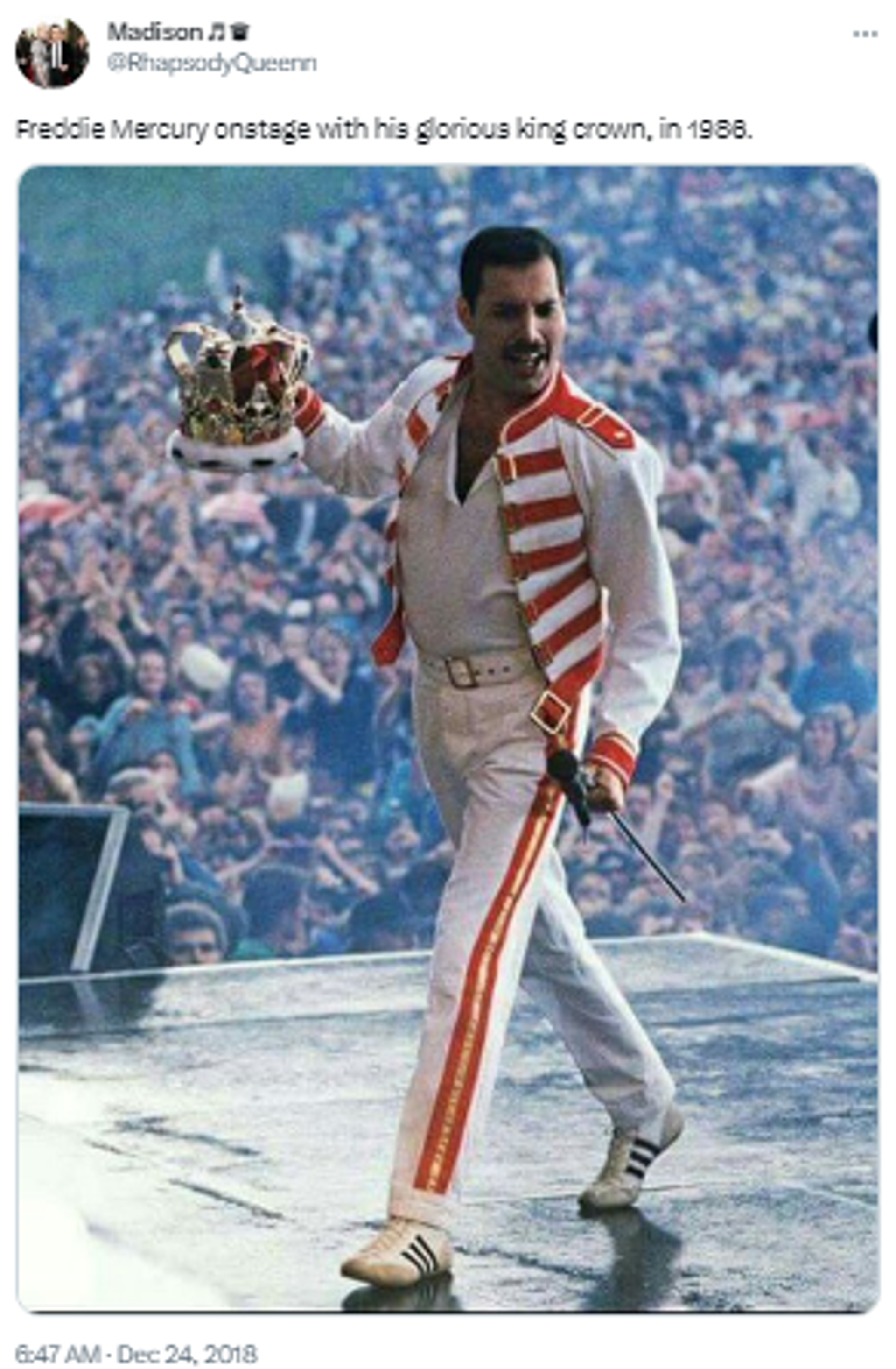 Twitter screenshot featuring image of Freddie Mercury on stage. - Sputnik International, 1920, 26.04.2023