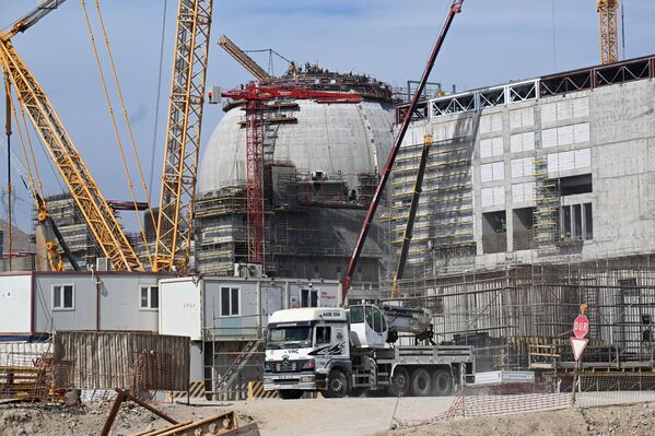 The construction site is located in the fifth-degree earthquake zone, which makes it one of the safer areas in Turkiye.Above: Construction of the Akkuyu nuclear power plant in Gulnar, Turkiye - Sputnik International