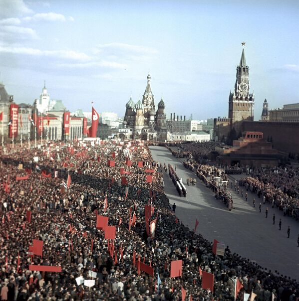 A rally on Red Square in Moscow devoted to the visit to the USSR of Fidel Castro, prime minister of the Revolutionary Government of the Republic of Cuba. - Sputnik International