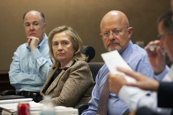 National Security Advisor Tom Donilon, Secretary of State Hillary Clinton and National Intelligence Director James Clapper Listen to Reports about the Raid - Sputnik International