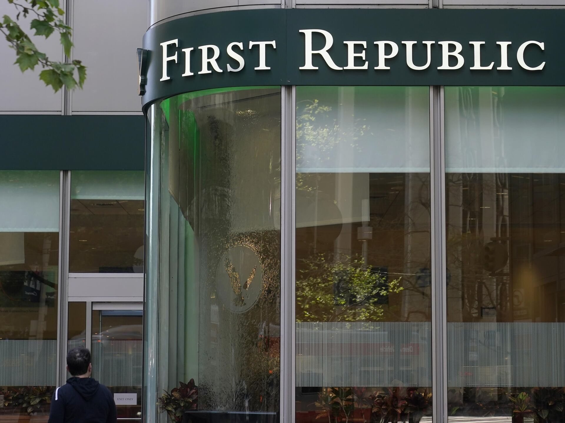 First Republic Bank. Уста банка.