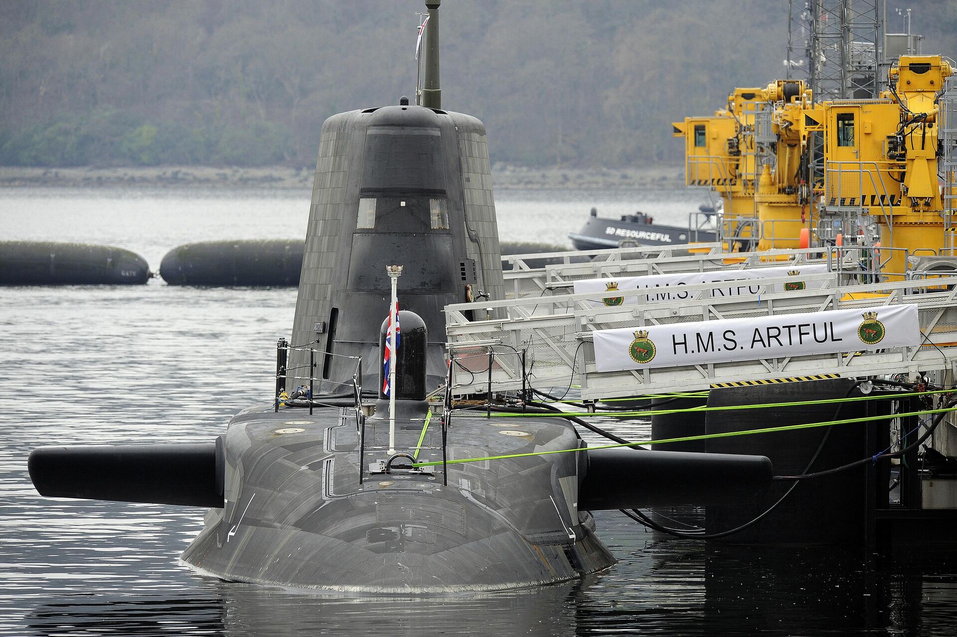 Astute-class submarine HMS Artful at Faslane Naval Base, Rhu, Scotland on March 18, 2016.  - Sputnik International, 1920, 29.04.2023