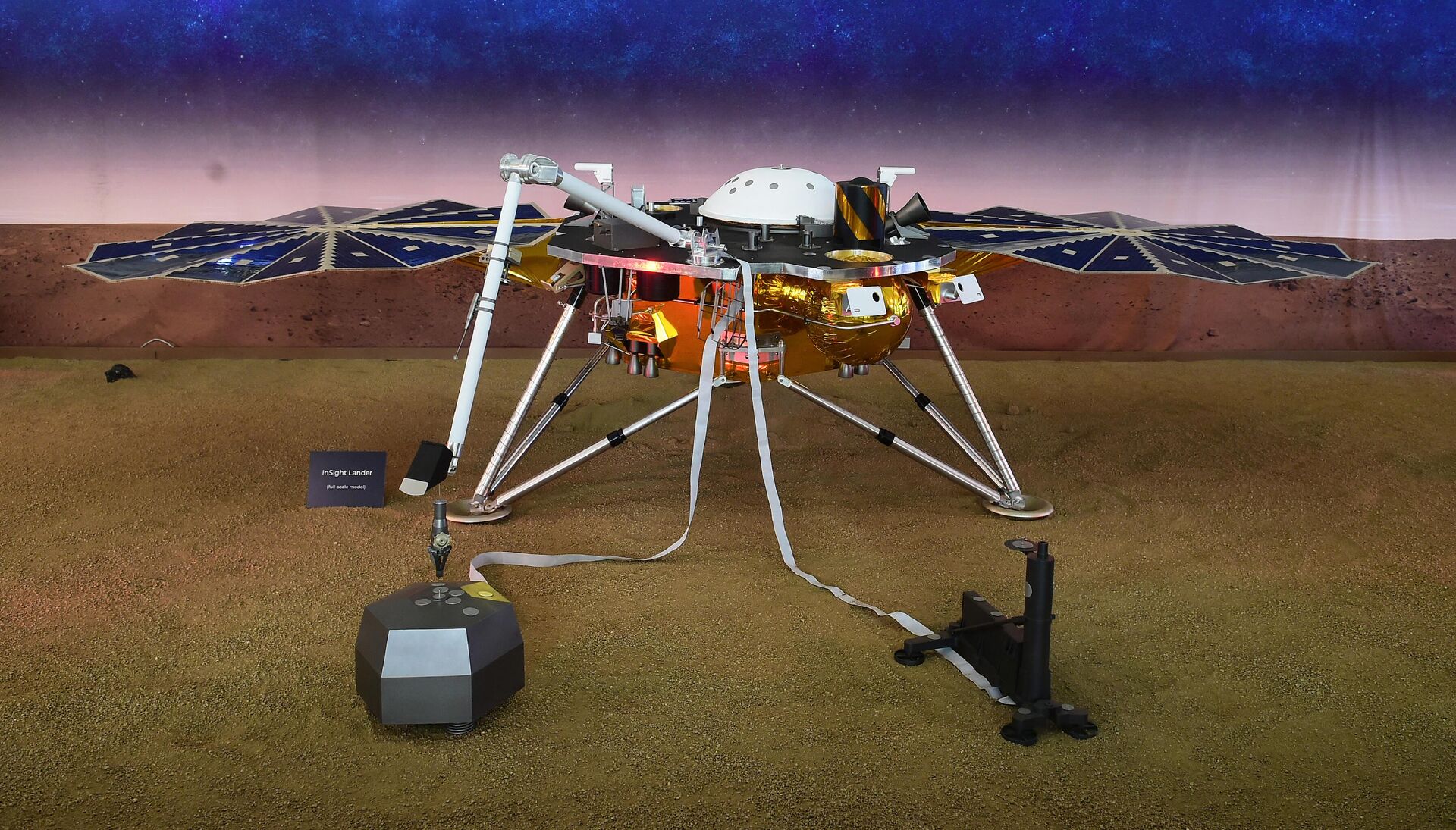 A replica of the InSight Mars Lander is on display at the NASA Jet Propulsion Laboratory (JPL). - Sputnik International, 1920, 29.04.2023