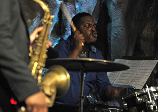 Drummer Justin Faulkner takes a solo while saxophonist Marcus Strickland listens at the Bohemian Caverns during the DC Jazz Festival in Washington.  Faulkner, nicknamed &quot;The Assassin&quot;, is a rising star of jazz who has already played at the Sydney Opera House and the Kennedy Center. - Sputnik International