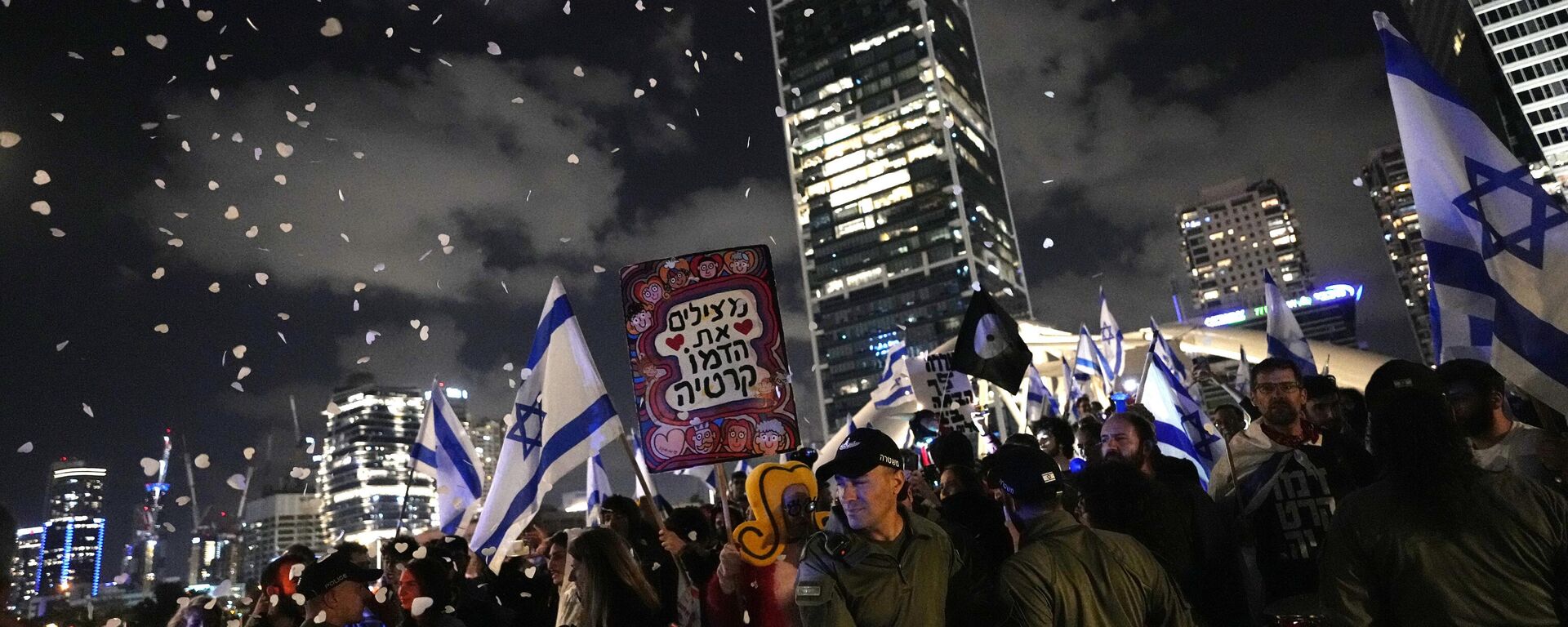 Israelis protest against plans by Prime Minister Benjamin Netanyahu's far-right government to overhaul the judicial system, in Tel Aviv, Israel, Saturday, April 29, 2023.  - Sputnik International, 1920, 09.07.2023