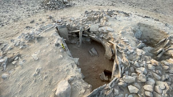 Excavation of a Neolithic tomb at the Nafūn site, central Oman. - Sputnik International