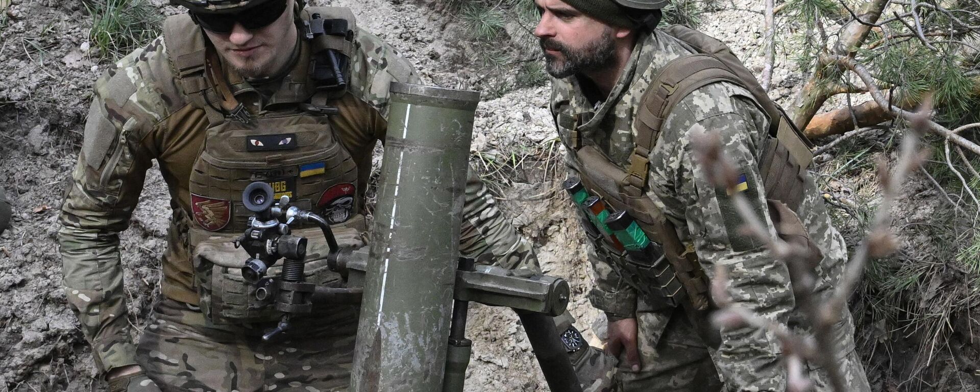 Ukrainian servicemen of the 95th Separate Air Assault Brigade prepare to fire a 120mm mortar towards Russian positions on a frontline in Donetsk region, on April 5, 2023 - Sputnik International, 1920, 05.05.2023