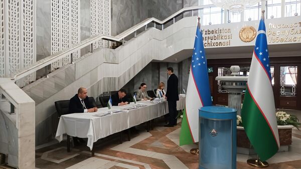 A view shows polling station No. 30 for early voting in a referendum on the adoption of a new constitution at the Embassy of Uzbekistan in Moscow, Russia - Sputnik International