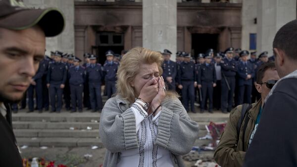 Woman mourns those killed in Odessa Massacre - Sputnik International