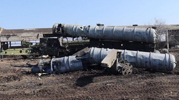 Ukraine's S-300 missile system destroyed by Russian troops. File photo - Sputnik International