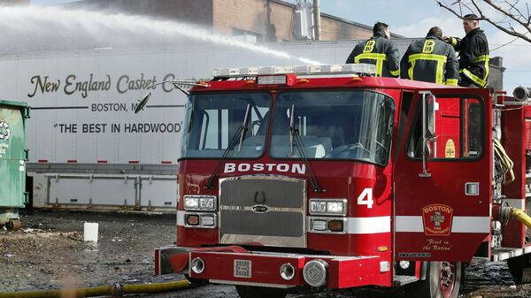 Fire destroyed the New England Casket Company in the East Boston neighborhood - Sputnik International