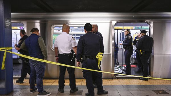 New York police officers respond to the scene where a fight was reported on a subway train, Monday, May 1, 2023, in New York. A man suffering an apparent mental health episode aboard a New York City subway died on Monday after being placed in a headlock by a fellow rider, according to police officials and video of the encounter. Jordan Neely, 30, was shouting and pacing aboard an F train in Manhattan witnesses and police said, when he was taken to the floor by another passenger.  - Sputnik International