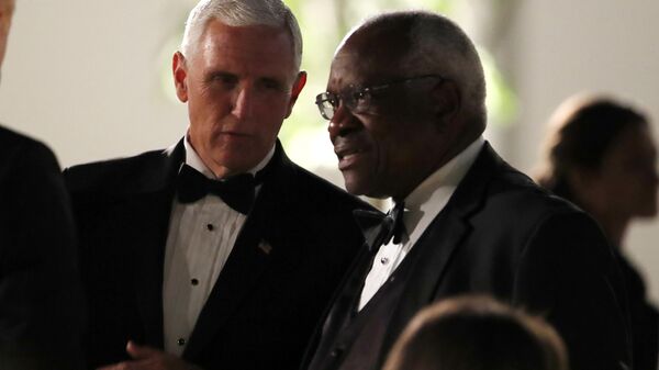 Vice President Mike Pence talks with Supreme Court Justice Clarence Thomas during a State Dinner with President Donald Trump and first lady Melania Trump and Australian Prime Minister Scott Morrison and his wife Jenny Morrison in the Rose Garden at the White House, Friday, Sept. 20, 2019, in Washington. - Sputnik International