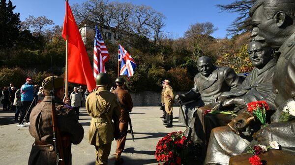 Monument in Yalta, Crimea dedicated to the famous meeting of the leaders of the Big Three Allies against Nazi Germany and the Axis Powers. February 2020. - Sputnik International