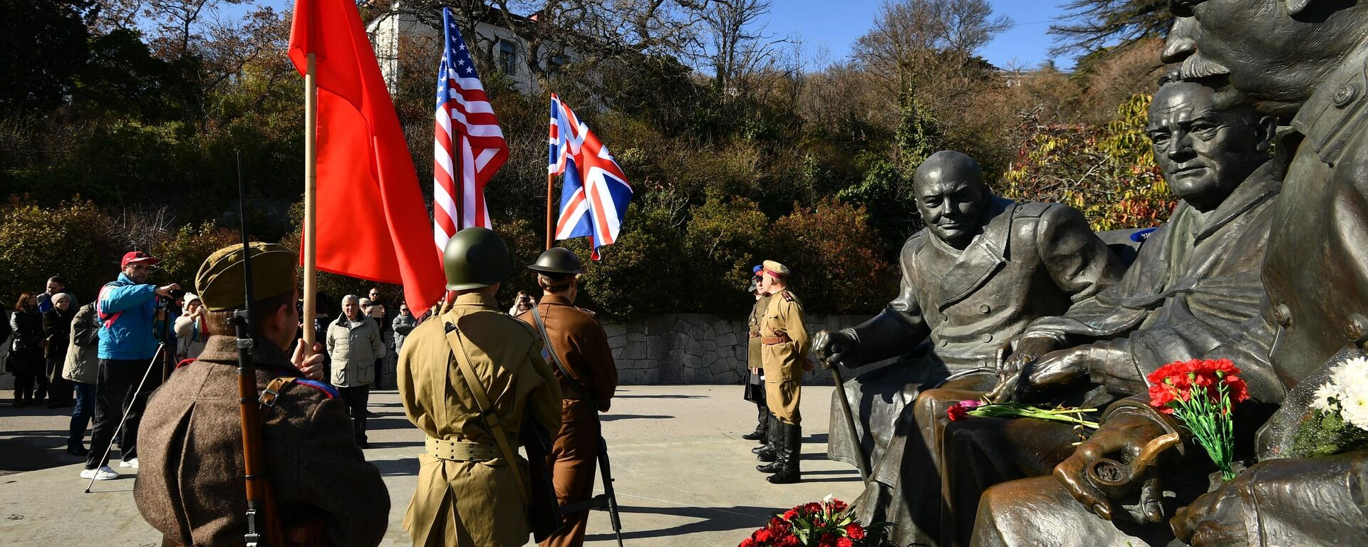 Monument in Yalta, Crimea dedicated to the famous meeting of the leaders of the Big Three Allies against Nazi Germany and the Axis Powers. February 2020. - Sputnik International, 1920, 09.05.2023