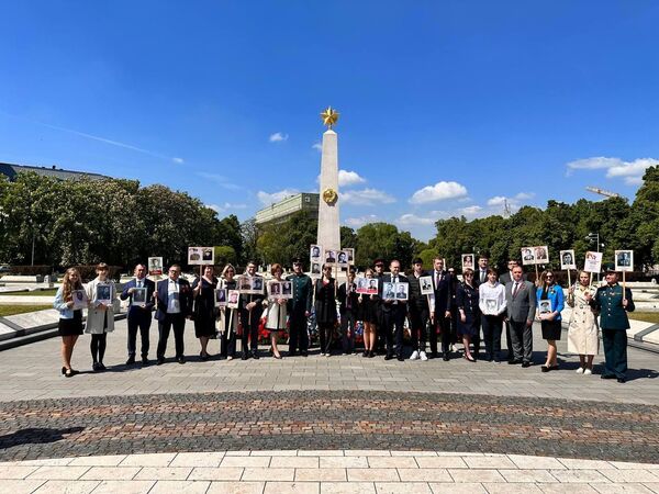 Immortal Regiment in Budapest, Hungary. The events were held on Freedom Square and on famous Kerepesi cemetery, where many Soviet soldiers lay. - Sputnik International