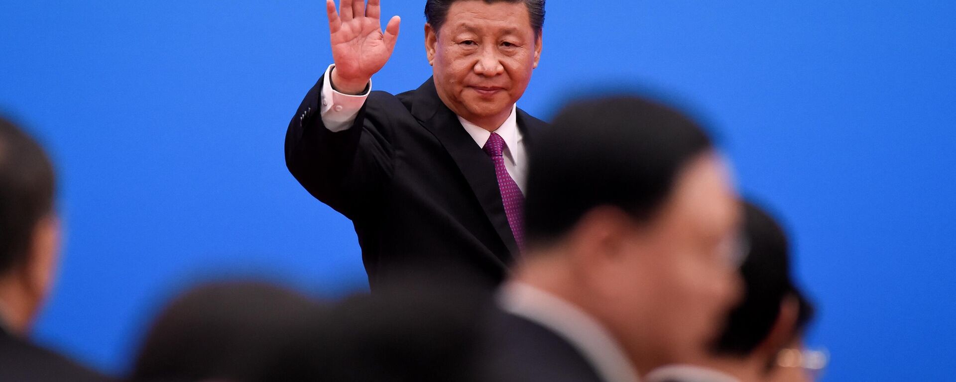 China's President Xi Jinping waves as he leaves after a press conference at the end of the final day of the Belt and Road Forum at the China National Convention Centere at the Yanqi Lake venue outside Beijing on April 27, 2019 - Sputnik International, 1920, 09.05.2023