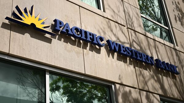 Pacific Western Bank signage is displayed outside of bank branch in Beverly Hills, California on May 4, 2023. - Sputnik International