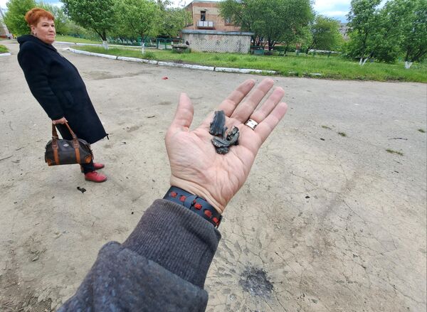 Shell fragments at the site of Ukrainian shelling in a residential area of Gorlovka - Sputnik International