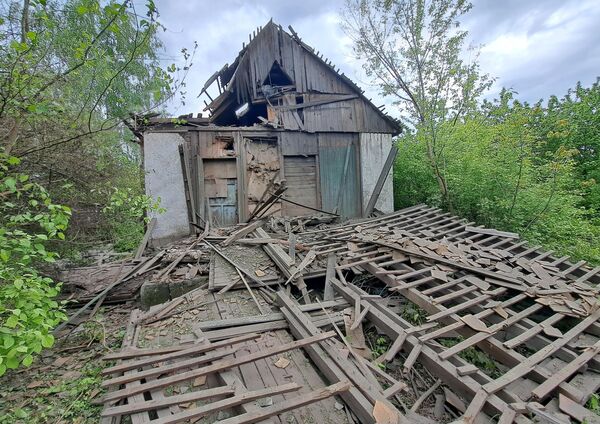 Residential building in Gorlovka damaged after Ukrainian shelling - Sputnik International