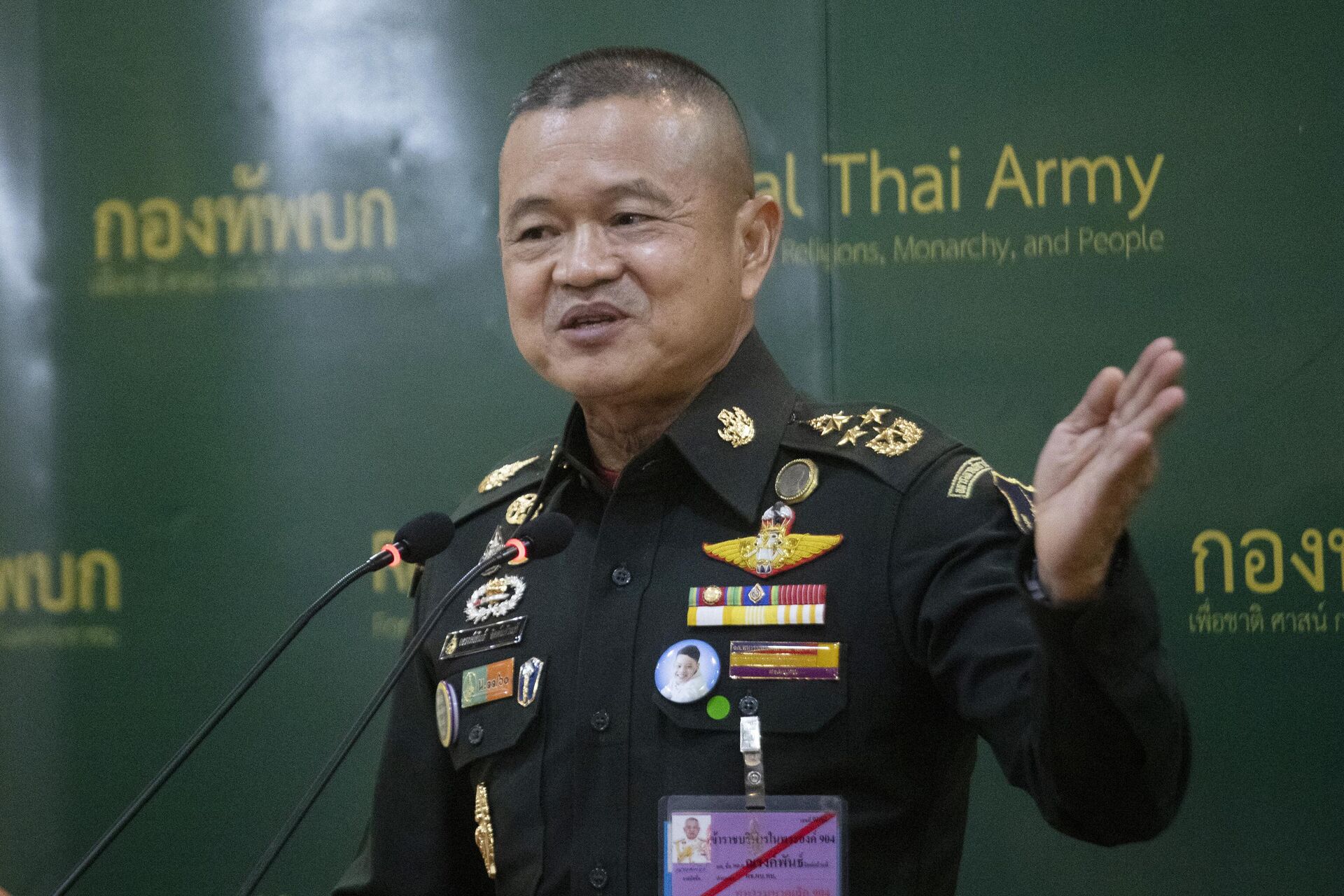Thailand Army Chief Gen. Narongpan Jittkaewtae speaks during press briefing at the Thai Army headquarters in Bangkok, Thailand, Tuesday, Oct. 6, 2020. Narongpan, 57, held his first press conference since becoming army commander on Oct. 1, and made the traditional pledge to defend country, the Buddhist religion, the monarchy and the people, but seemed to take a softer line than his predecessor toward a student-led anti-government protest movement.  - Sputnik International, 1920, 13.05.2023