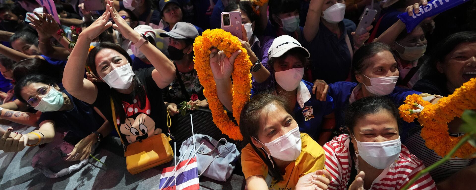 Supporters of Thailand's Prime Minister Prayuth Chan-ocha cheer, during a final general election campaign rally in Bangkok, Thailand, Friday, May 12, 2023. Thailand votes Sunday in an election many see as an opportunity to break free from military-led governments that have been in power for almost a decade.  - Sputnik International, 1920, 13.05.2023