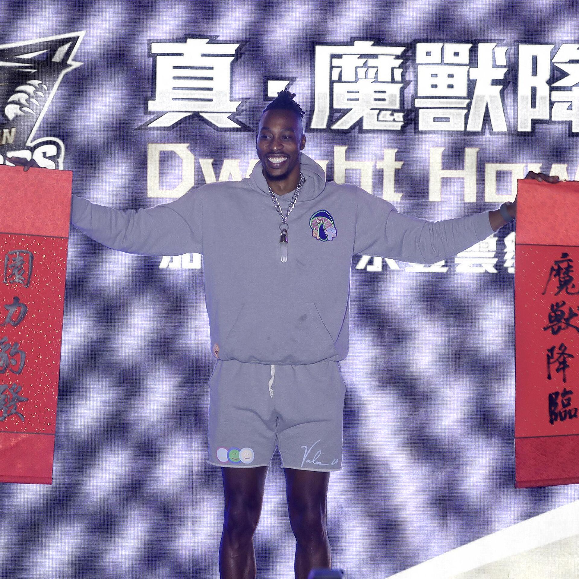 Dwight Howard: Ex-NBA star's Taiwan comment sparks anger in China - BBC News