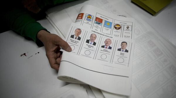 An election representative prepares the ballots at a polling station at a polling station in Istanbul, Turkey, Sunday, May 14, 2023.  - Sputnik International