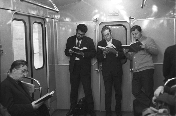 Moscow Metro passengers. - Sputnik International