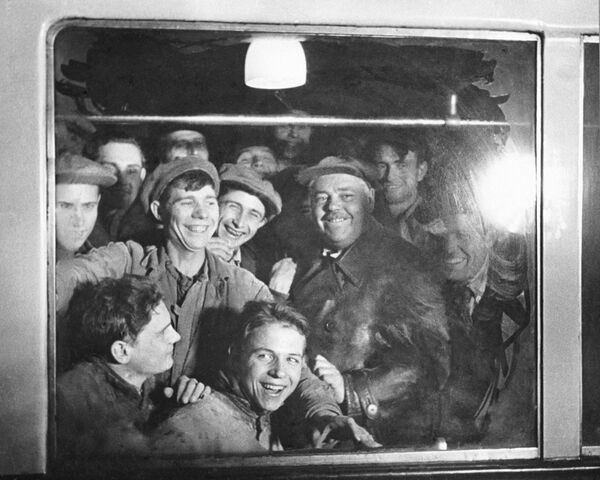 Builders on the Moscow Metro became its first passengers in 1935. - Sputnik International