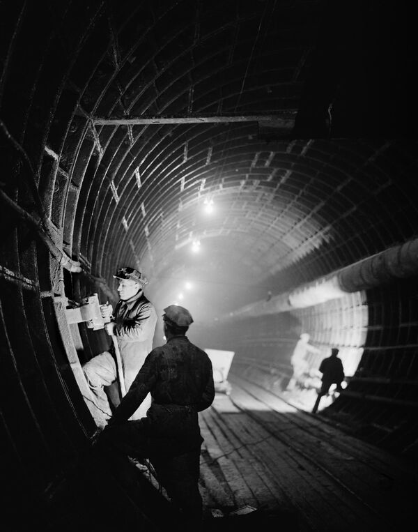 Moscow Metro is an impressive feat of engineering and design that plays a vital role in the daily life of millions of people in Moscow.Above: Construction of the Arbatsko-Pokrovskaya metro line in Moscow. - Sputnik International