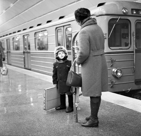Passengers at Planernaya metro station. - Sputnik International