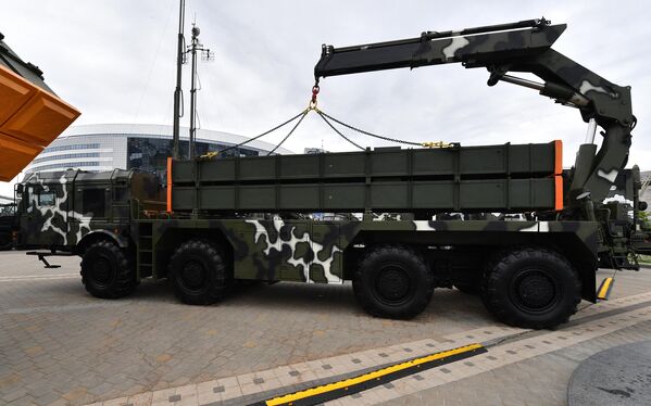Transport loading vehicle for a &quot;Polonez&quot; MLRS. - Sputnik International