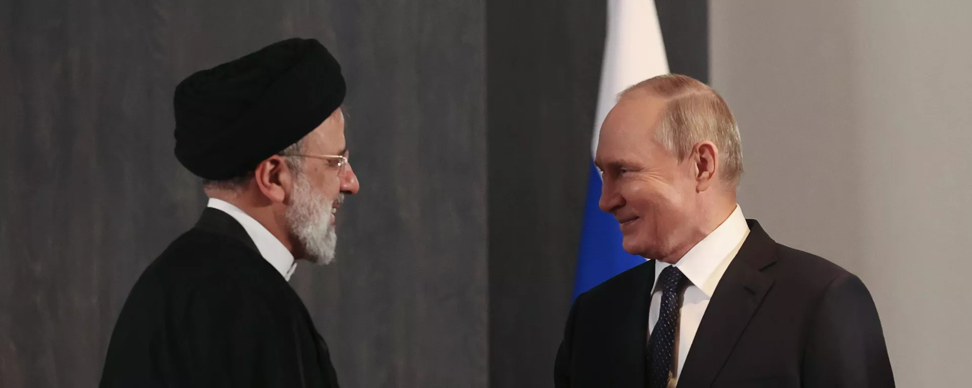 Russian Federation President Vladimir Putin met with Iranian President Ebrahim Raisi on the sidelines of the Shanghai Cooperation Organization summit in Samarkand, Uzbekistan, September 15, 2022. - Sputnik International, 1920, 26.09.2023