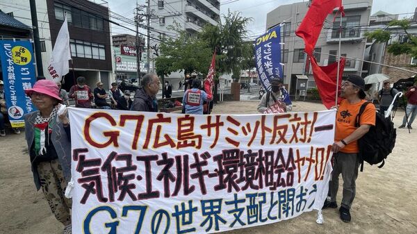 Hundreds of Japanese citizens take to the streets in the city of Hiroshima to protest against the upcoming G7 Summit from May 19 to 21 - Sputnik International