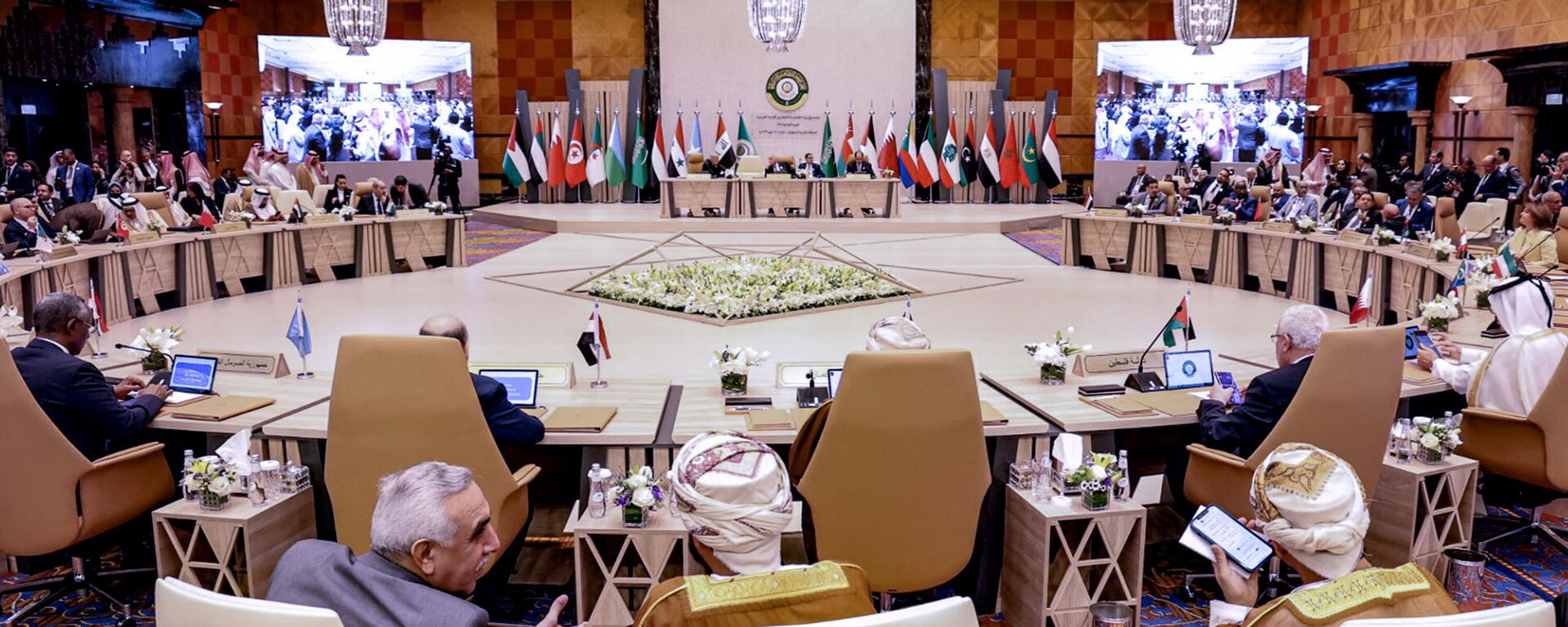 Delegates attend the Arab Foreign Ministers Preparatory Meeting ahead of the 32nd Arab League Summit in Jeddah on May 17, 2023 - Sputnik International, 1920, 19.05.2023