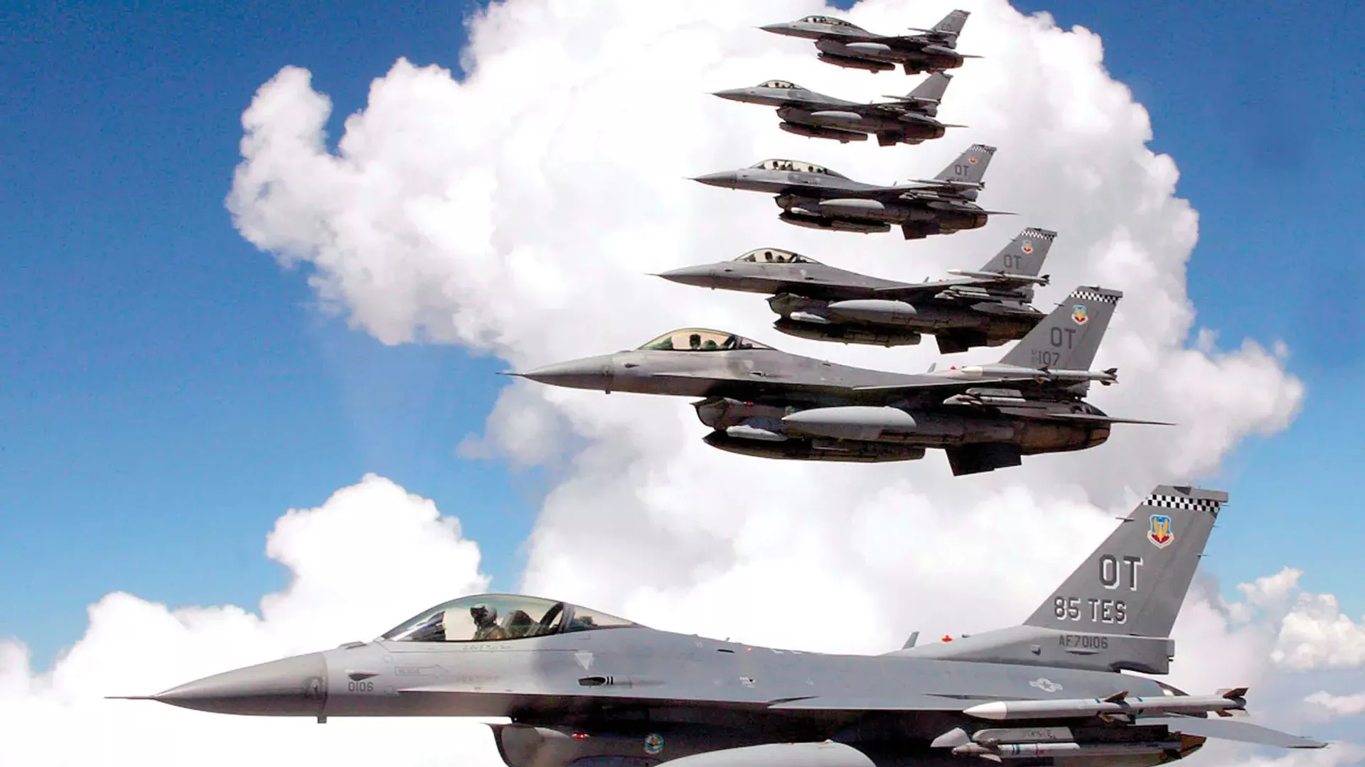 U.S. Air Force F-16 Fighting Falcons flying in formation. - Sputnik International, 1920, 22.05.2023