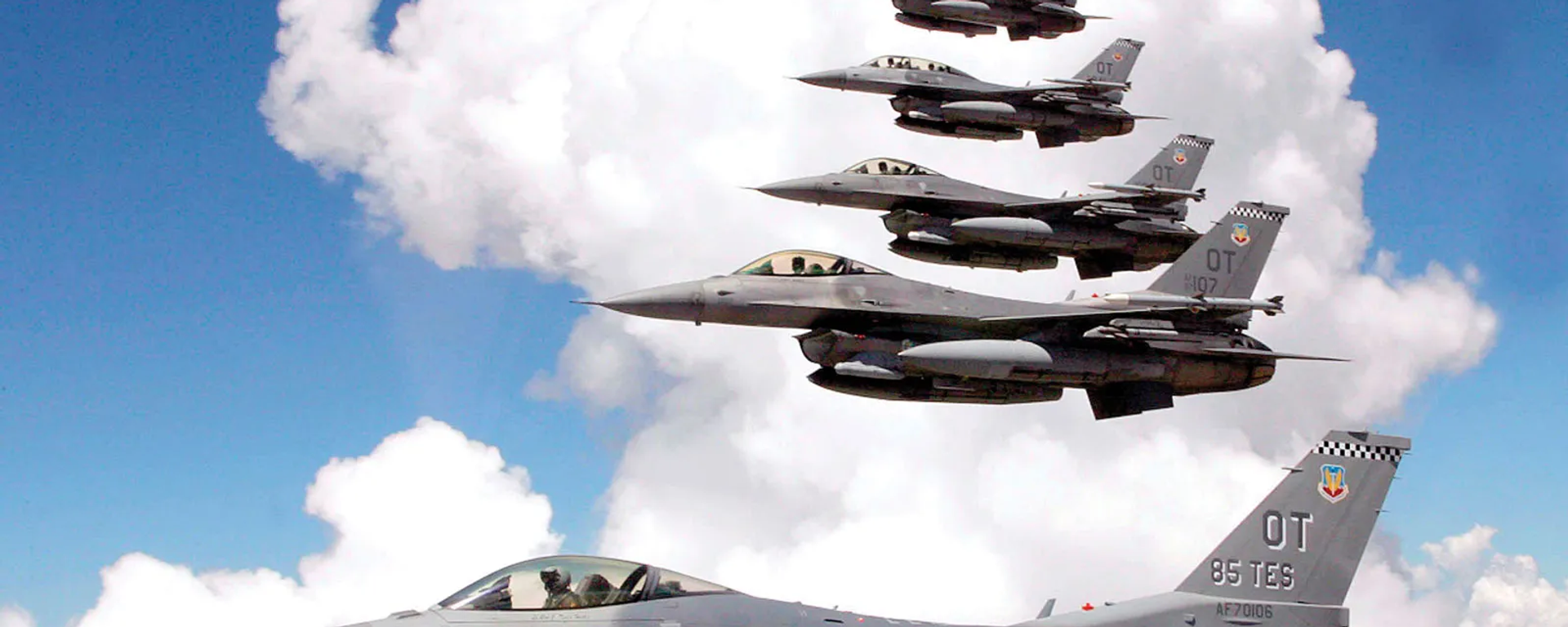 U.S. Air Force F-16 Fighting Falcons flying in formation. - Sputnik International, 1920, 02.01.2024