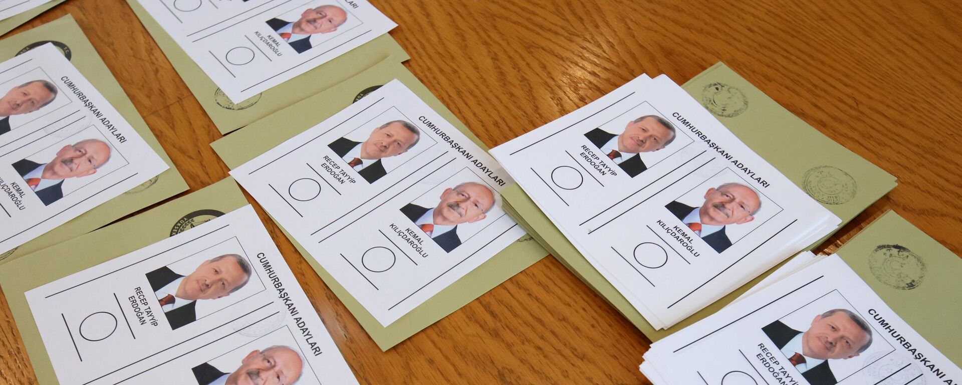 Ballots are seen during the early voting at the second round of presidential elections at the polling station in the Turkish embassy in Moscow, Russia.  - Sputnik International, 1920, 27.05.2023