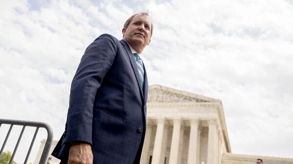 Texas then-Attorney General Ken Paxton speaks to reporters in front of the US Supreme Court in Washington, DC, on April 26, 2022. - Sputnik International