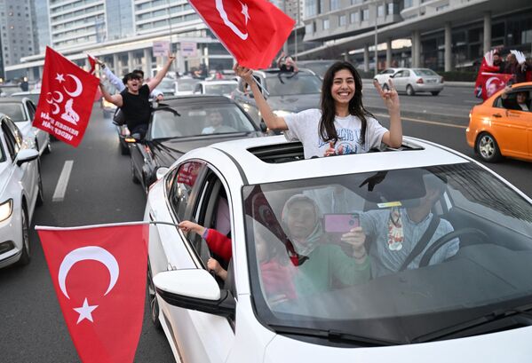 Supporters of incumbent Turkish President Recep Tayyip Erdogan in a street in Ankara. - Sputnik International