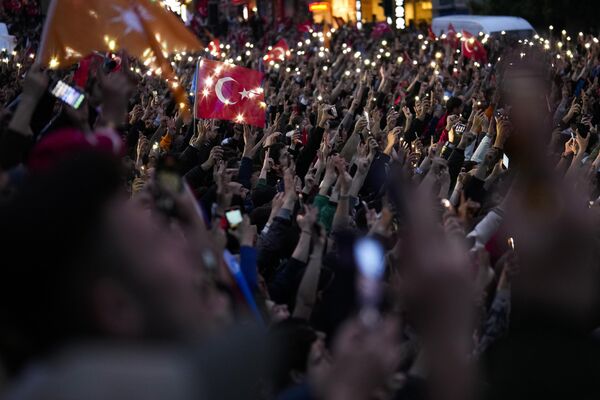 Supporters of President Recep Tayyip Erdogan celebrate outside his residence in Istanbul, Turkiye. - Sputnik International