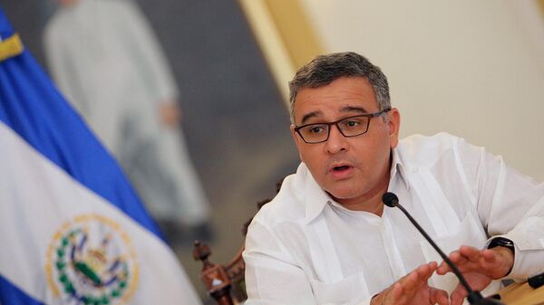 El Salvador's then-President Mauricio Funes speaks with foreign journalists during a meeting, prior to the presidential election to be held on February 2, in San Salvador, El Salvador on January 31, 2014. - Sputnik International