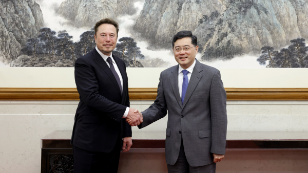 Tesla CEO Elon Musk and Chinese Foreign Minister Qin Gang met in Beijing on May 30, 2023 - Sputnik International