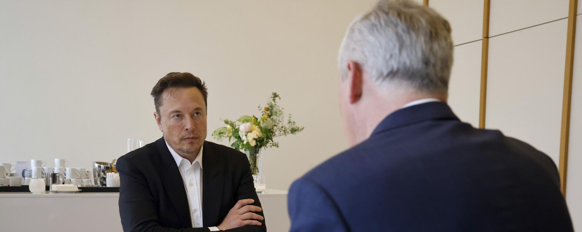 France's Finance Minister Bruno Lemaire, right, meets Twitter, now X. Corp, and Tesla CEO Elon Musk during the 6th edition of the Choose France summit, in Versailles - Sputnik International, 1920, 01.09.2023